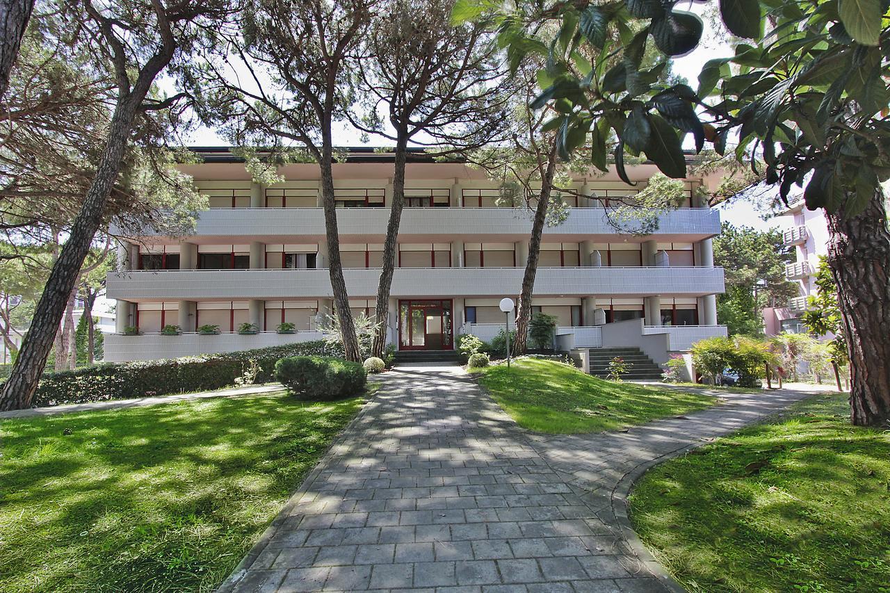 Condominio Libeccio Lignano Sabbiadoro Bagian luar foto